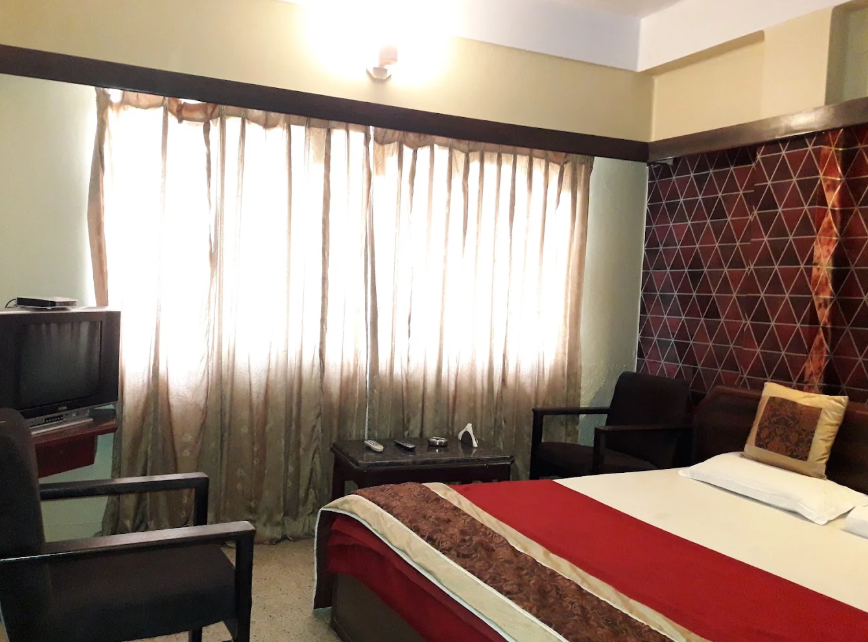 1 x DELUXE ROOM NON AC